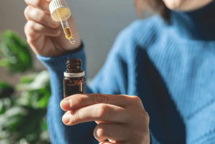 Cannabis Tincture: How To Make, Store, and Know the Kick in Time