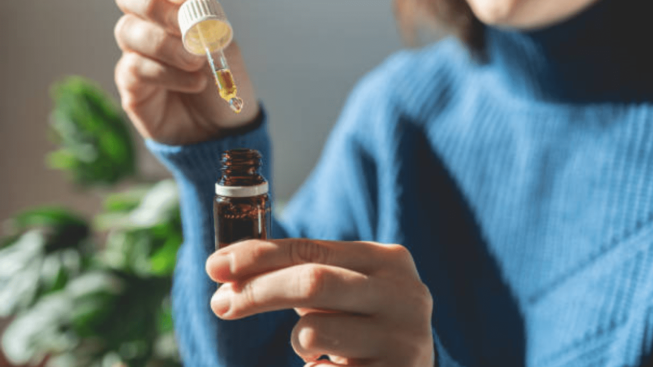 Cannabis Tincture: How To Make, Store, and Know the Kick in Time